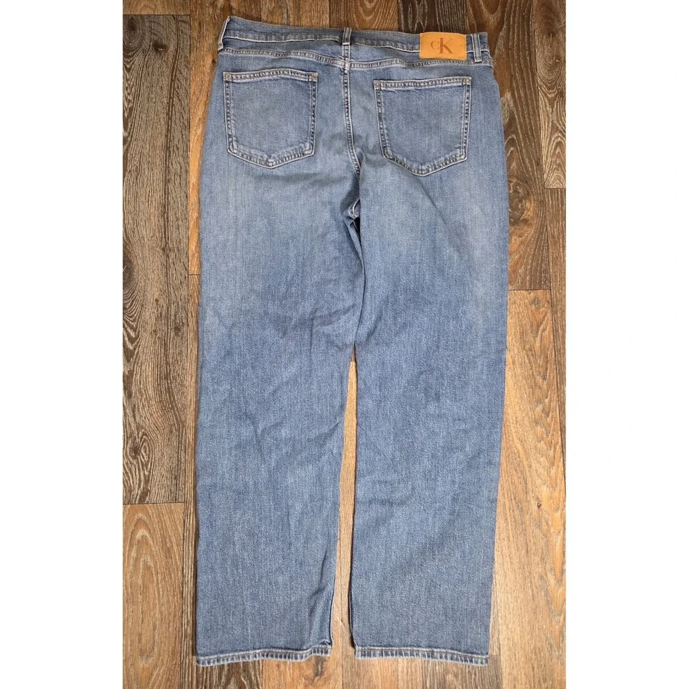 Calvin Klein Relaxed Straight Jeans Mens 38x30 Medium Wash Blue Denim CK Logo